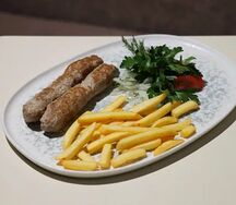 Люля из трех видов мяса с картофелем фри