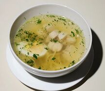 Куриный бульон с лапшой