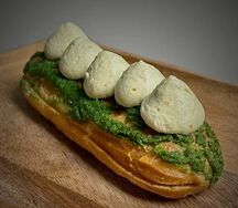 Эклер фисташковый