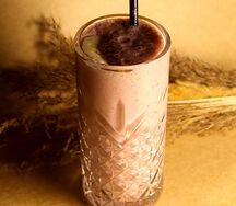 Молочный коктейль клубника-банан