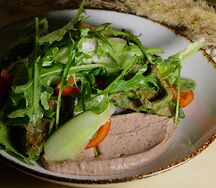 Вафли шпинатные со свежим салатом (vegan)