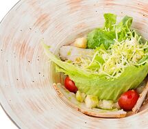 Салат Цезарь с курицей, креветками или тофу