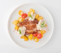 Буженина с печеным картофелем и томатами черри