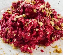 Свекла с грецкими орехами и чесноком 