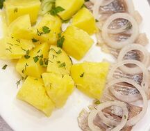 Сельдь с отварным картофелем