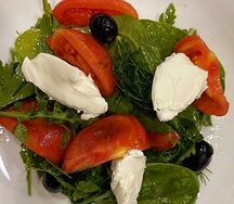 Салат с маринованными томатами и зеленью