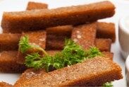 Сухарики с чесночным соусом