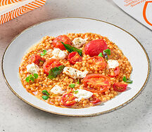 Фрегола с моцареллой и соусом наполи