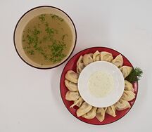 Домашние пельмени с бульоном