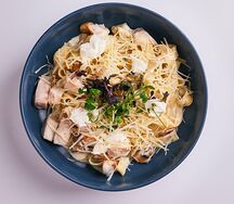 Фетучини с цыпленком и грибами
