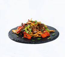 Пшеничная лапша с говядиной в соусе Хот Азия