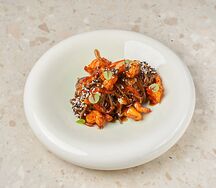 Азиатская паста с креветкой и курицей