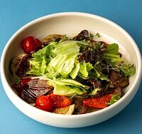 Теплый салат с языком и овощами гриль