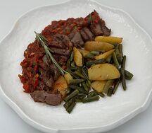 Седло барашка с соусом сальса