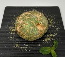 Шу с заварным кремом и смородиной