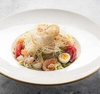 Салат цезарь с креветками