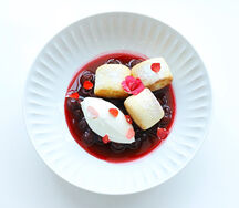 Сырники с вишнёвым соусом и домашней сметаной