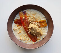 Овсяная каша с карамелизированными бананами