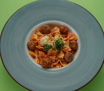 Meatballs с фарфалле
