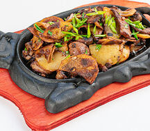 Картофель по-домашнему с мясом и грибами