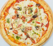 Пицца Песто с курицей и грибами