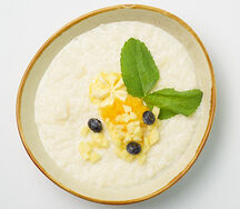 Овсянка с моцарела и фруктами