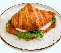 Круассан с курицей