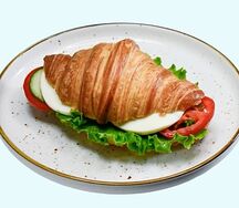 Круассан с моцареллой