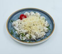 Пельмени в сливочном соусе