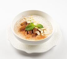 Каша из тапиоки с карамелизированным яблоком и корицей