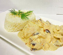 Курица с грибами под сливочным соусом