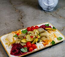 Ассорти из маринадов по-кахетински