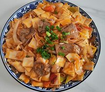 Жареные ломтики лапши