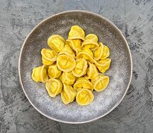 Пельмени с индейкой и сыром проволоне