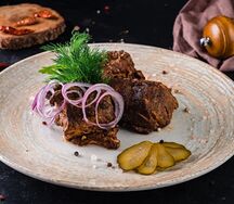 Шашлык томленый из свиной шеи из смокера