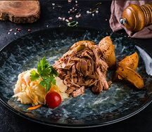 Рваная свинина томленая в смокере