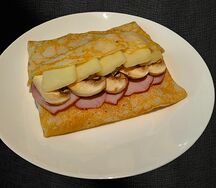 Блины с ветчиной, сыром и грибами