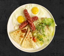 По-деревенски с жареными яйцами