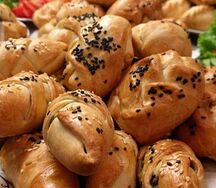 Пирожок с яблоком и корицей