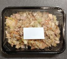 Рис жареный с грудинкой, яйцом и овощами