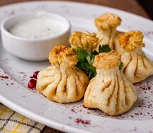 Жареные калакури с птицей и грибами