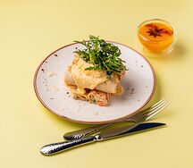 Блинчики с лососем и творожным сыром