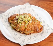 Круассан, фисташковый франжипан