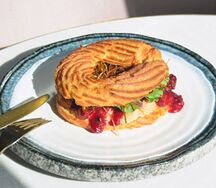 Риет из лосося и тунца с кленовым компоте и мангольдом