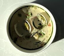 Клэм-чаудер с морепродуктами