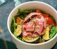 Салат с ростбифом и печеными овощами