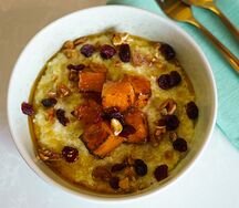 Каша пшенная с тыквой, орехом пекан и вяленой клюквой