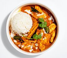 Красный карри с цыплёнком и бамбуком