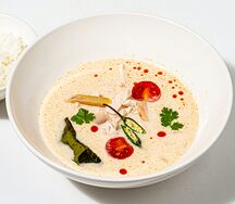 Том Кха с курицей