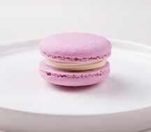 Макарон Черная смородина